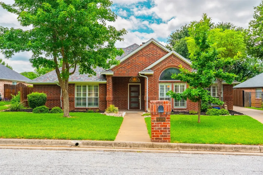 9108 High Oaks Drive North Richland Hills TX 76182
