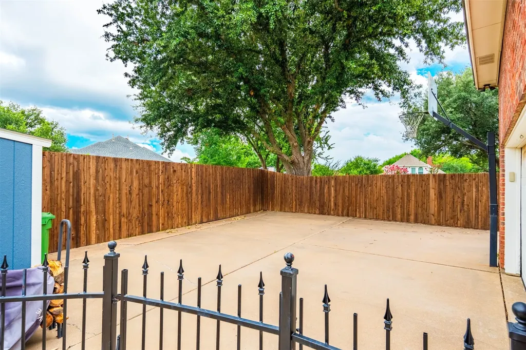 9108 High Oaks Drive North Richland Hills TX 76182