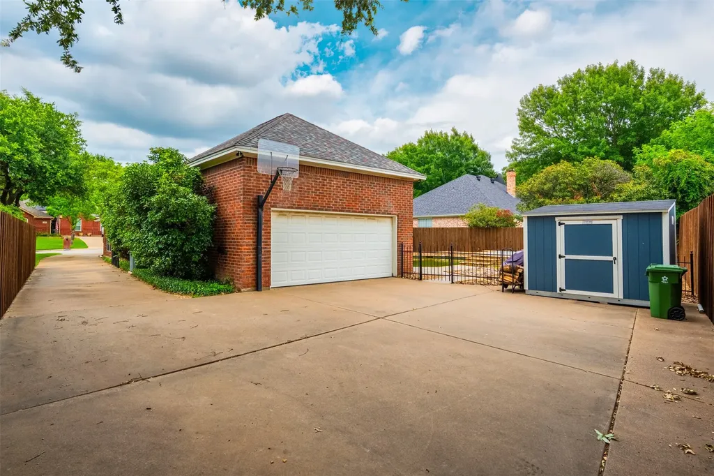 9108 High Oaks Drive North Richland Hills TX 76182