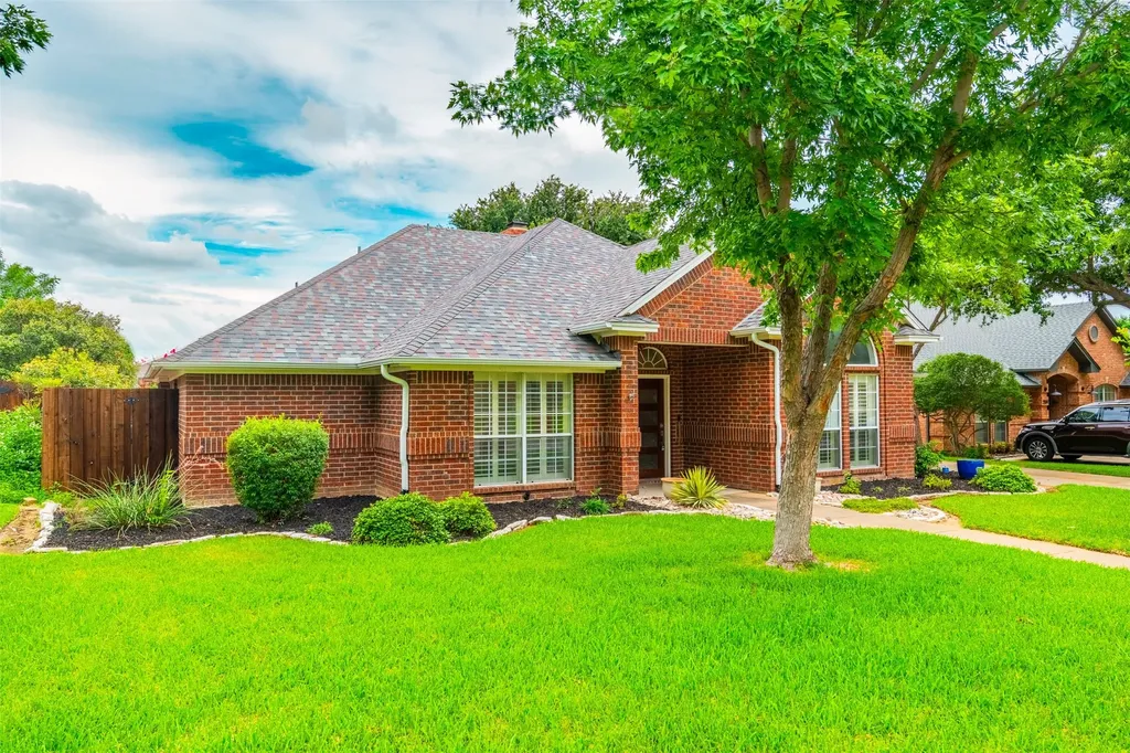 9108 High Oaks Drive North Richland Hills TX 76182