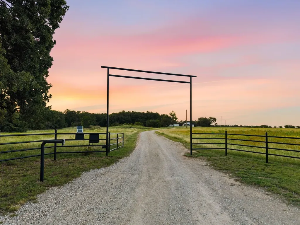 923 Natty Flat Road Lipan TX 76462