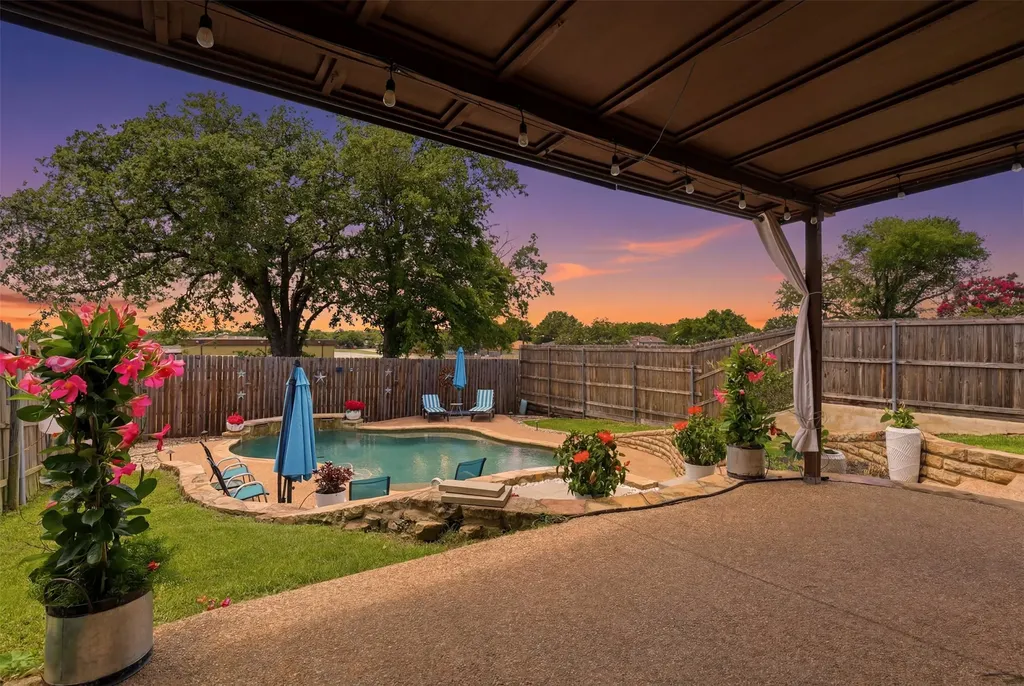3107 Emerald Street Bedford TX 76021