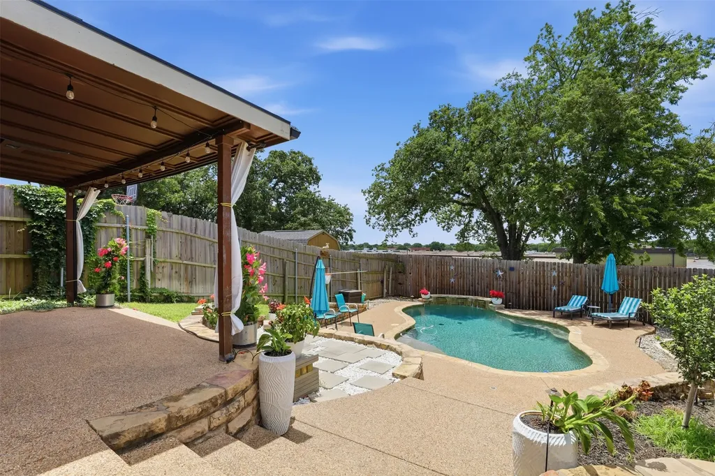 3107 Emerald Street Bedford TX 76021
