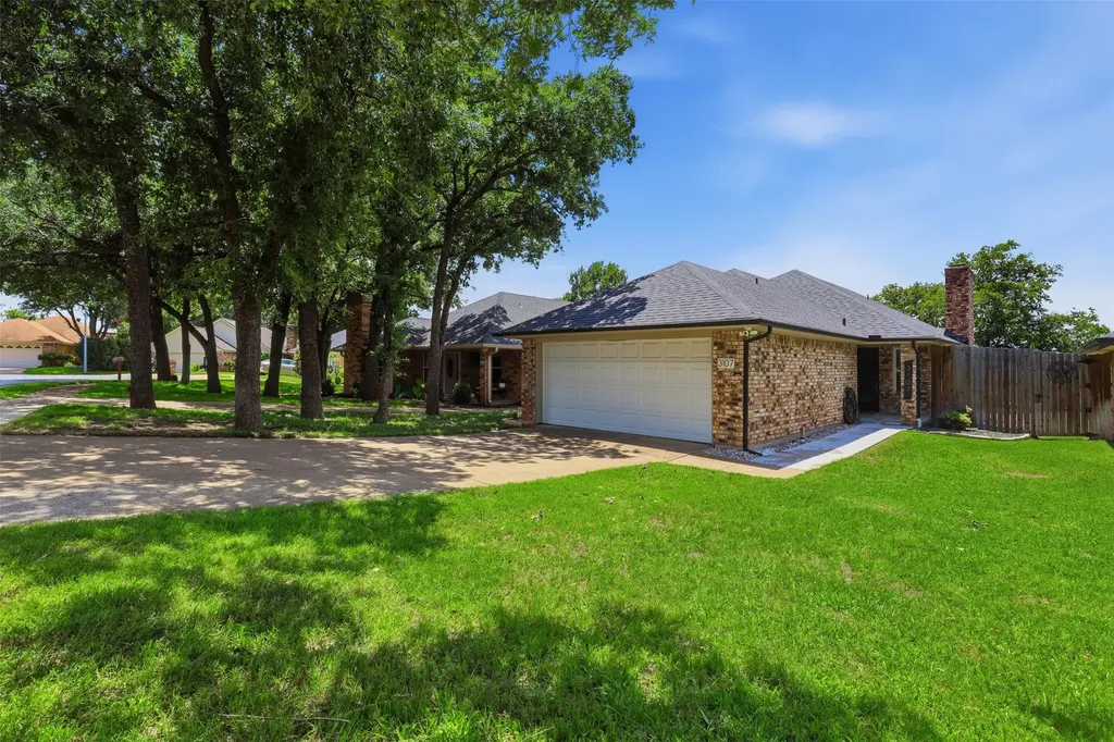 3107 Emerald Street Bedford TX 76021