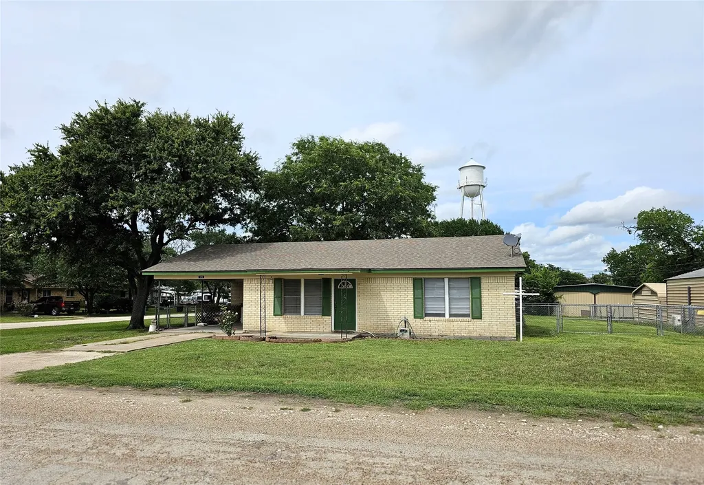 105 N 3rd Street Coolidge TX 76635