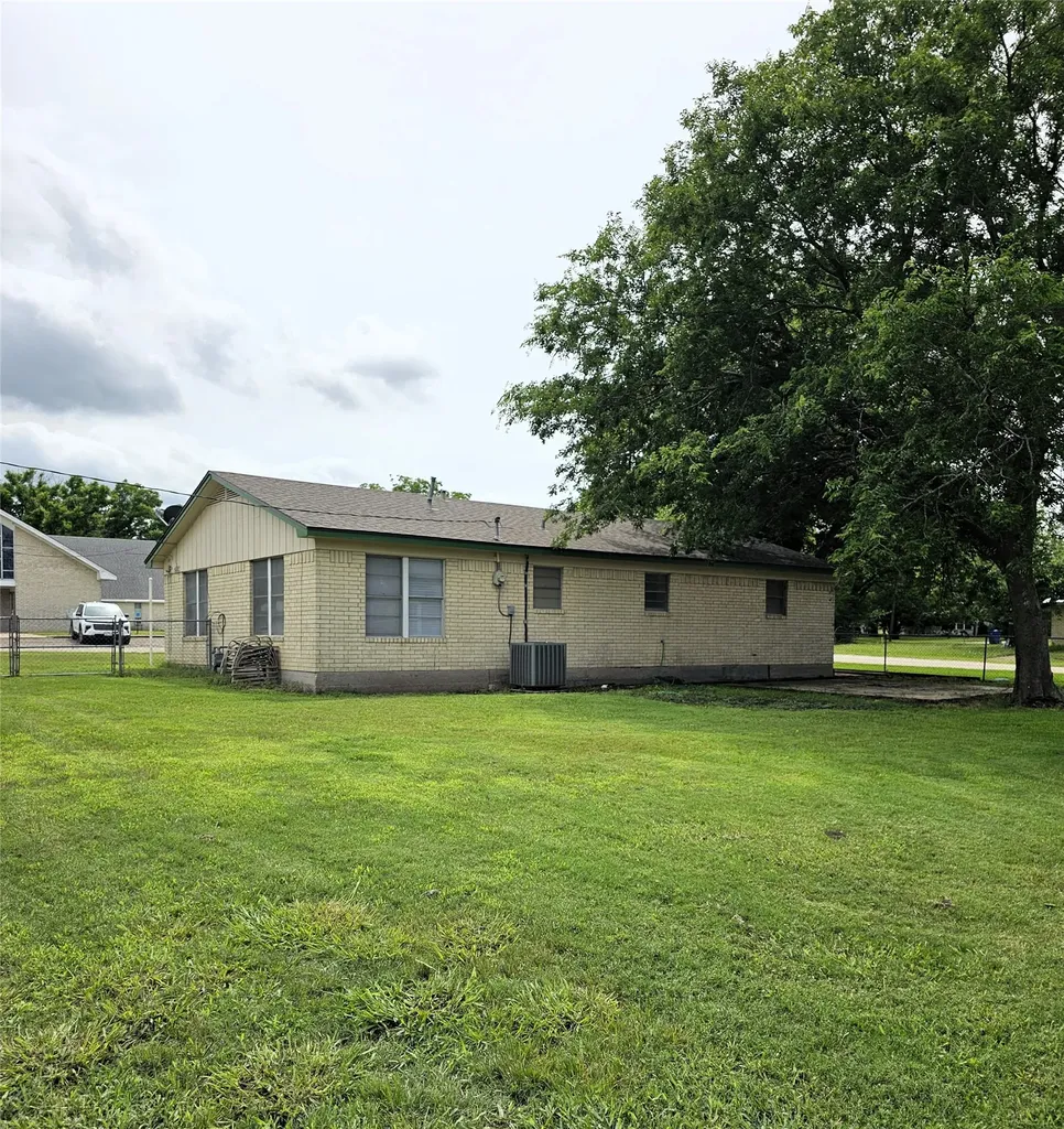 105 N 3rd Street Coolidge TX 76635