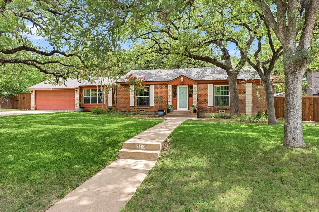 2012 W Lotus Avenue Fort Worth TX 76111