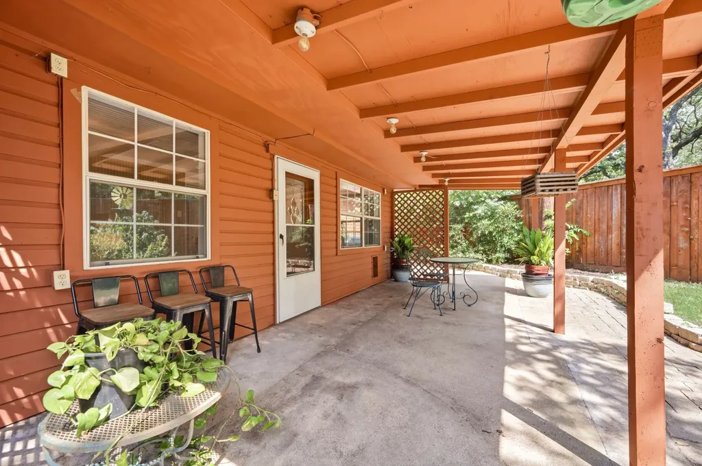 2012 W Lotus Avenue Fort Worth TX 76111