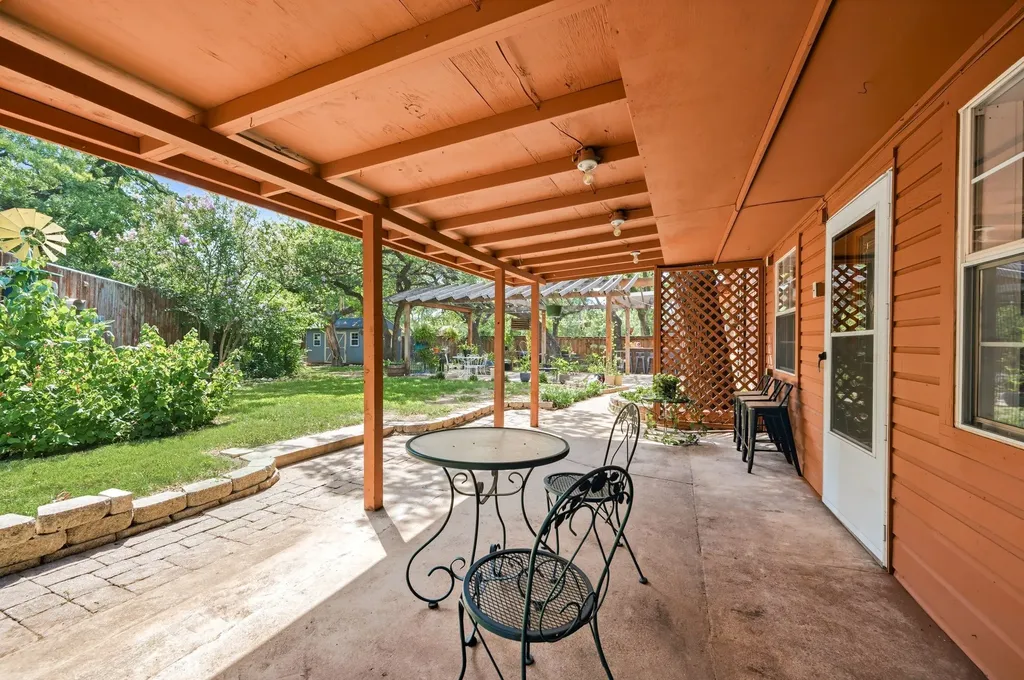 2012 W Lotus Avenue Fort Worth TX 76111