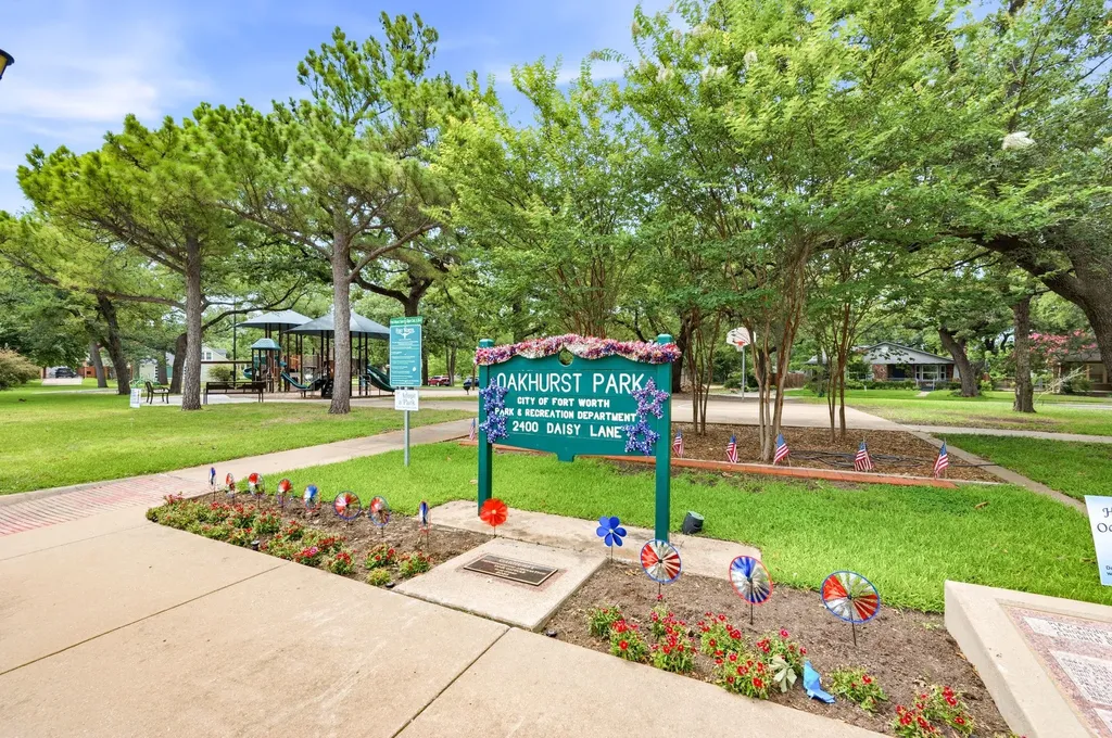 2012 W Lotus Avenue Fort Worth TX 76111
