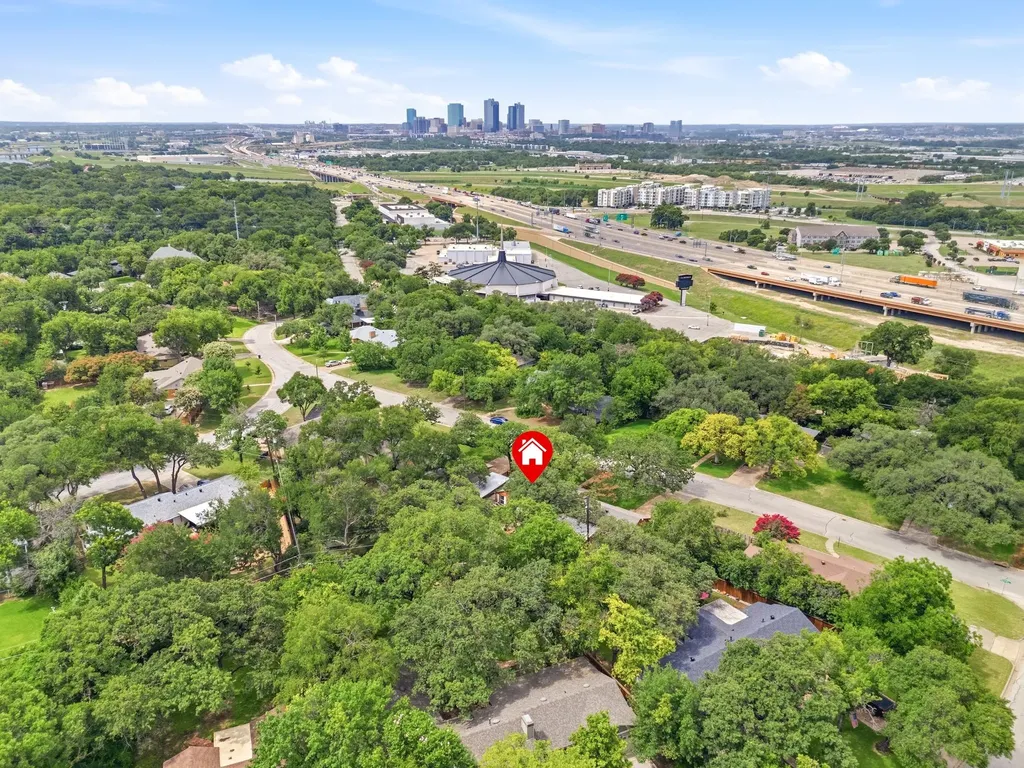 2012 W Lotus Avenue Fort Worth TX 76111