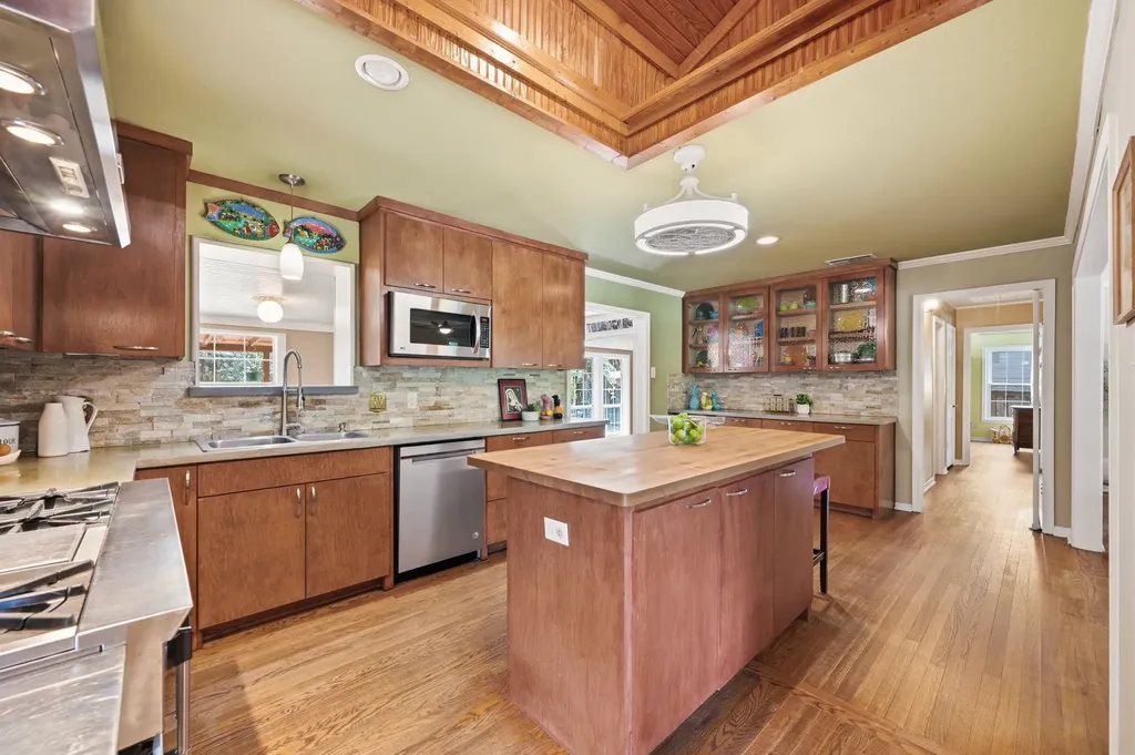 2012 W Lotus Avenue Fort Worth TX 76111