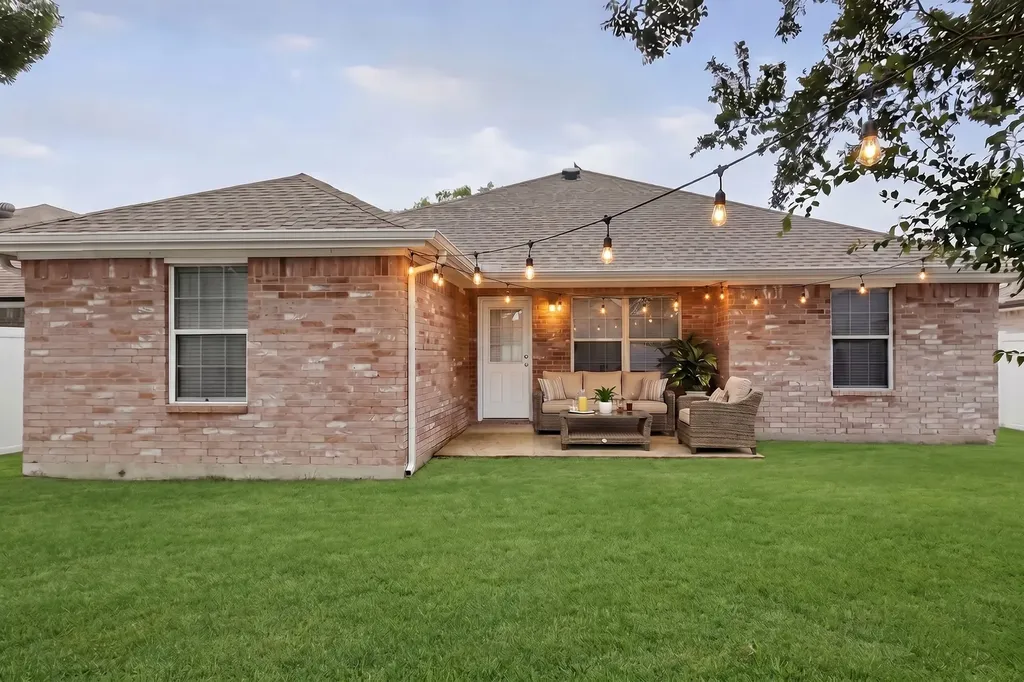 2319 Great Light Drive Dallas TX 75228