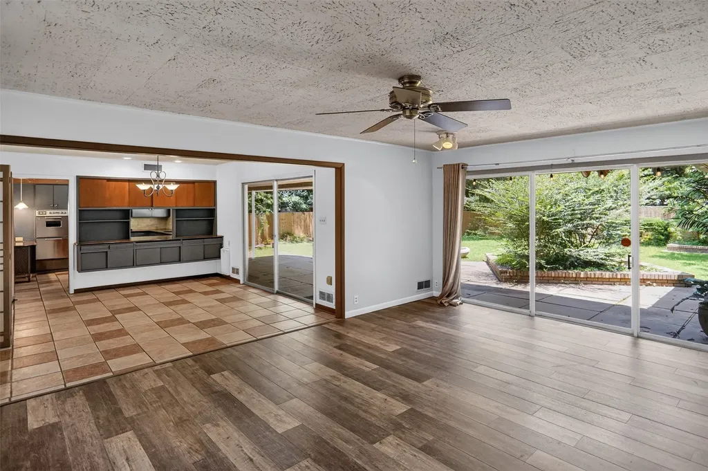 1911 Harrison Avenue Paris TX 75460