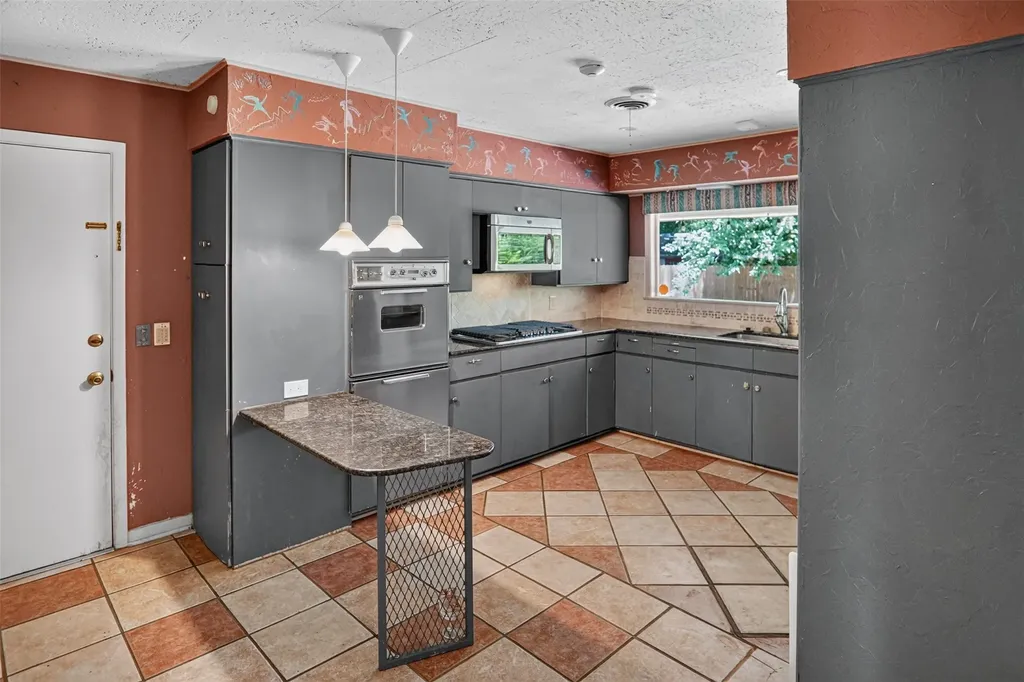 1911 Harrison Avenue Paris TX 75460