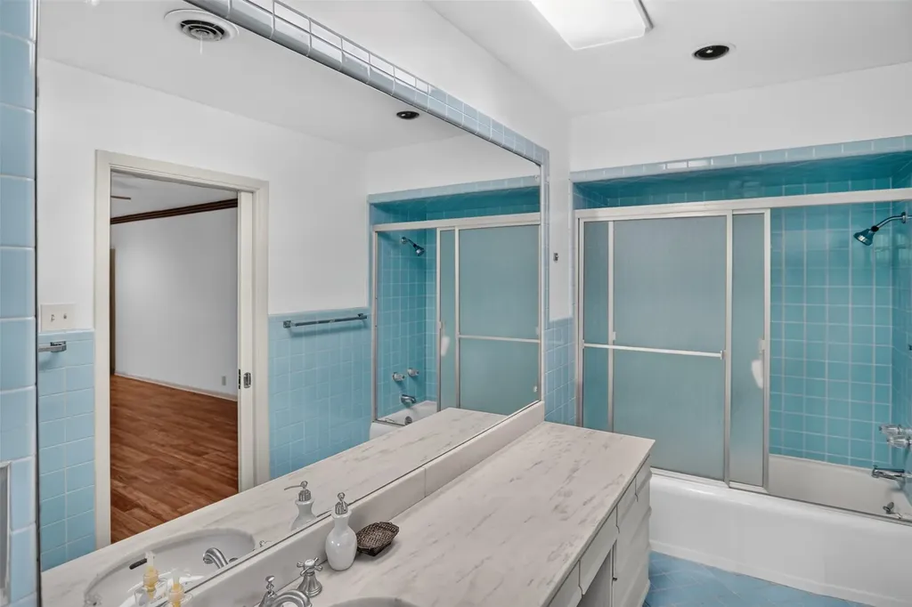 1911 Harrison Avenue Paris TX 75460