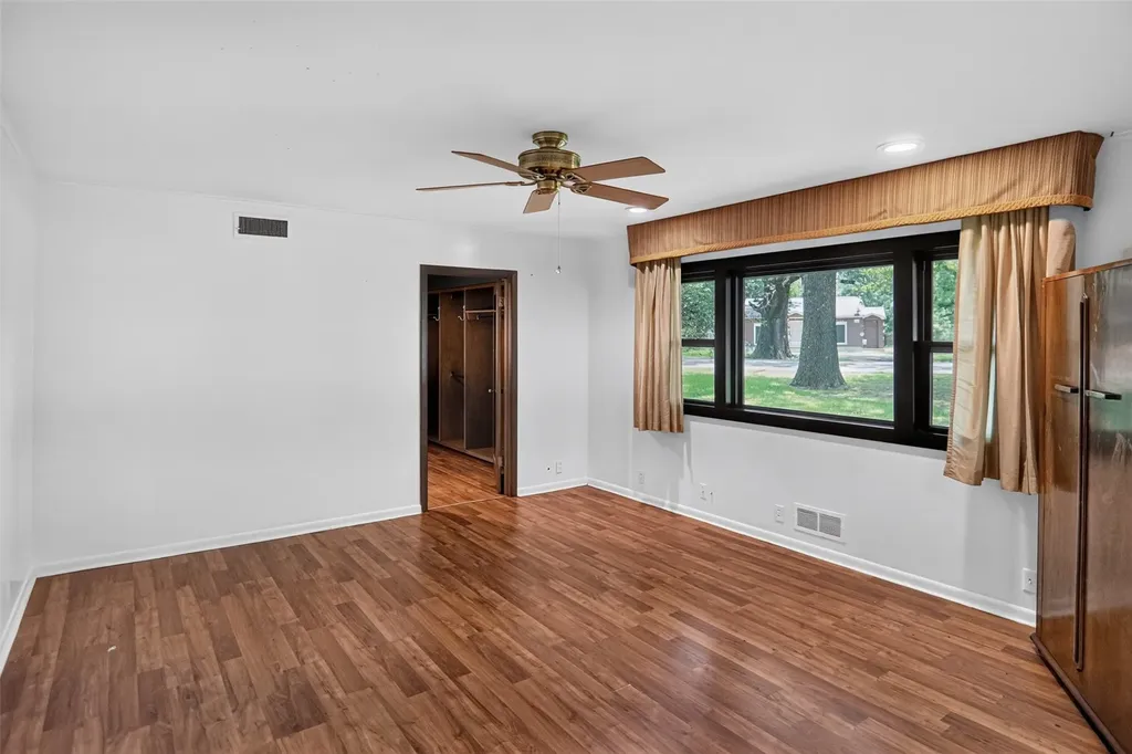 1911 Harrison Avenue Paris TX 75460