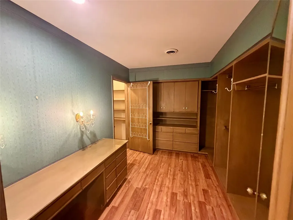 1911 Harrison Avenue Paris TX 75460