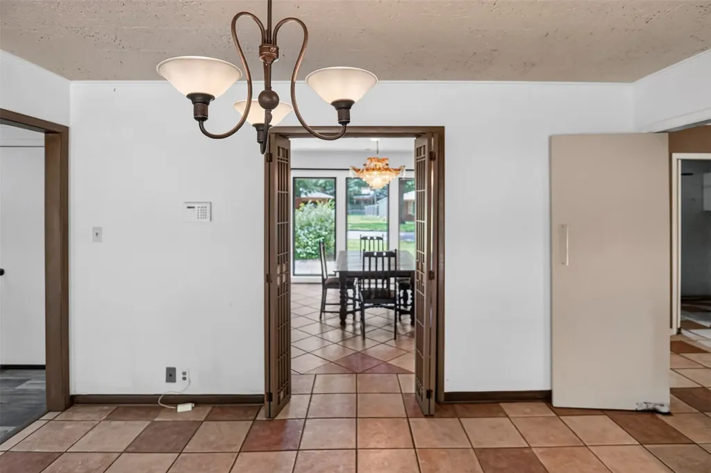 1911 Harrison Avenue Paris TX 75460
