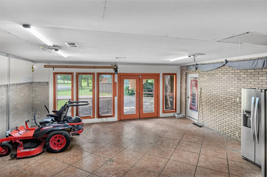 1911 Harrison Avenue Paris TX 75460