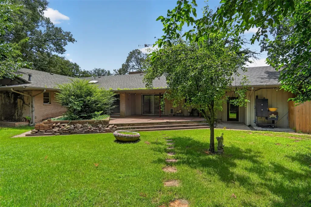 1911 Harrison Avenue Paris TX 75460