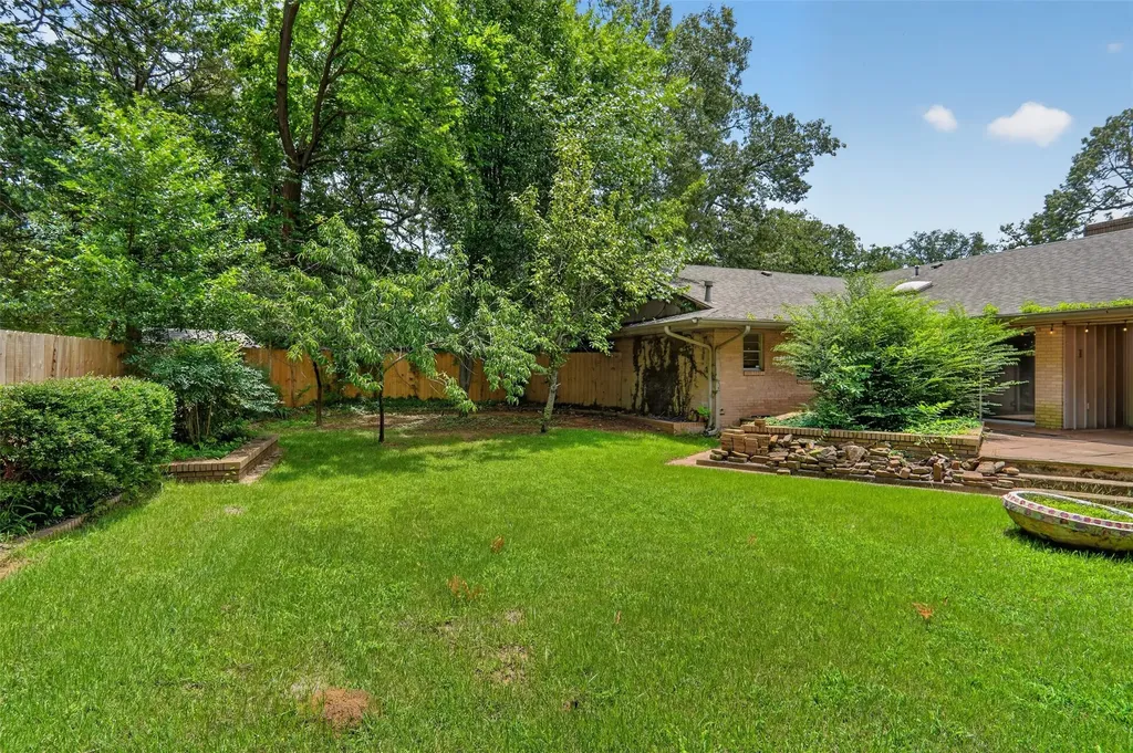 1911 Harrison Avenue Paris TX 75460