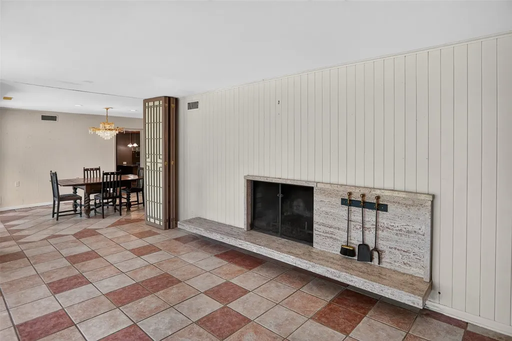 1911 Harrison Avenue Paris TX 75460