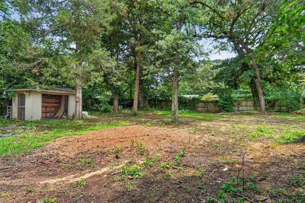 1911 Harrison Avenue Paris TX 75460