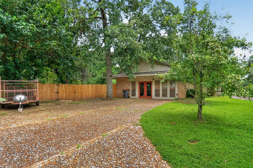 1911 Harrison Avenue Paris TX 75460