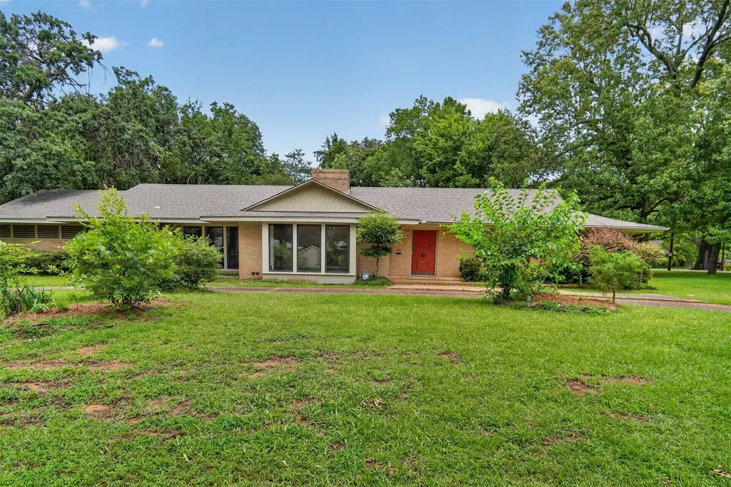 1911 Harrison Avenue Paris TX 75460