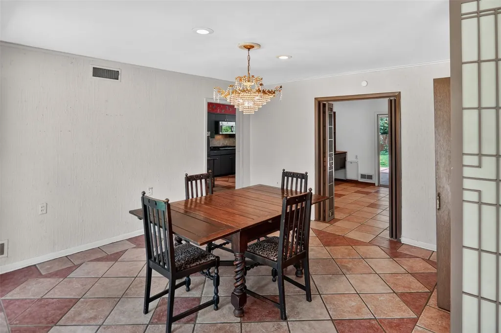 1911 Harrison Avenue Paris TX 75460
