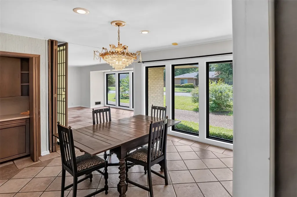 1911 Harrison Avenue Paris TX 75460