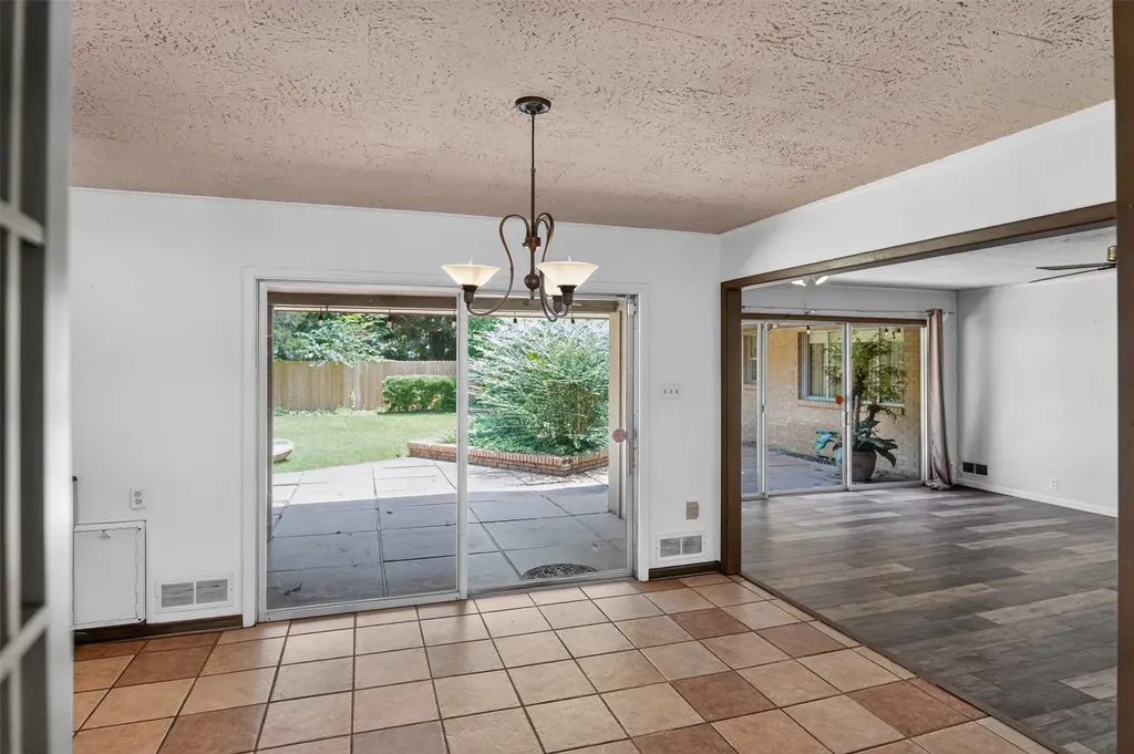 1911 Harrison Avenue Paris TX 75460