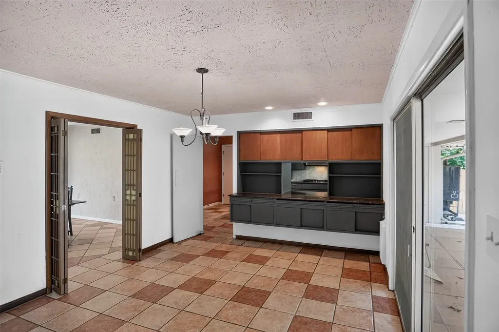 1911 Harrison Avenue Paris TX 75460