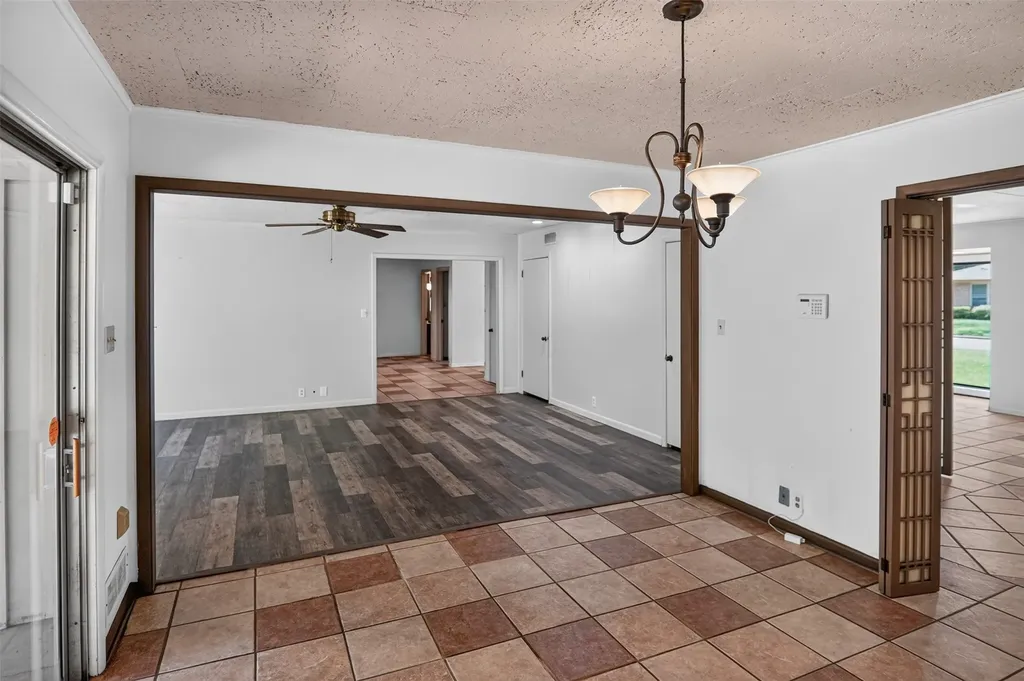 1911 Harrison Avenue Paris TX 75460