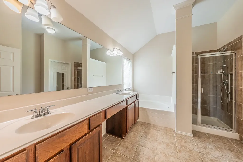 8241 Lauren Way Watauga TX 76148