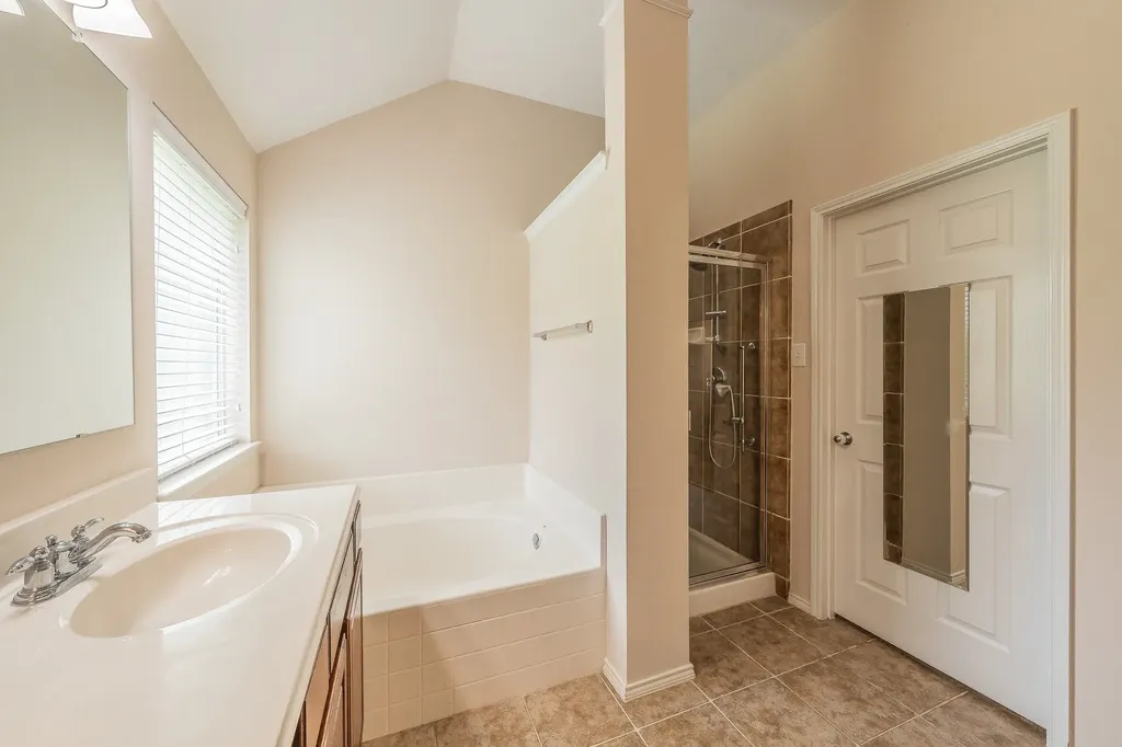 8241 Lauren Way Watauga TX 76148