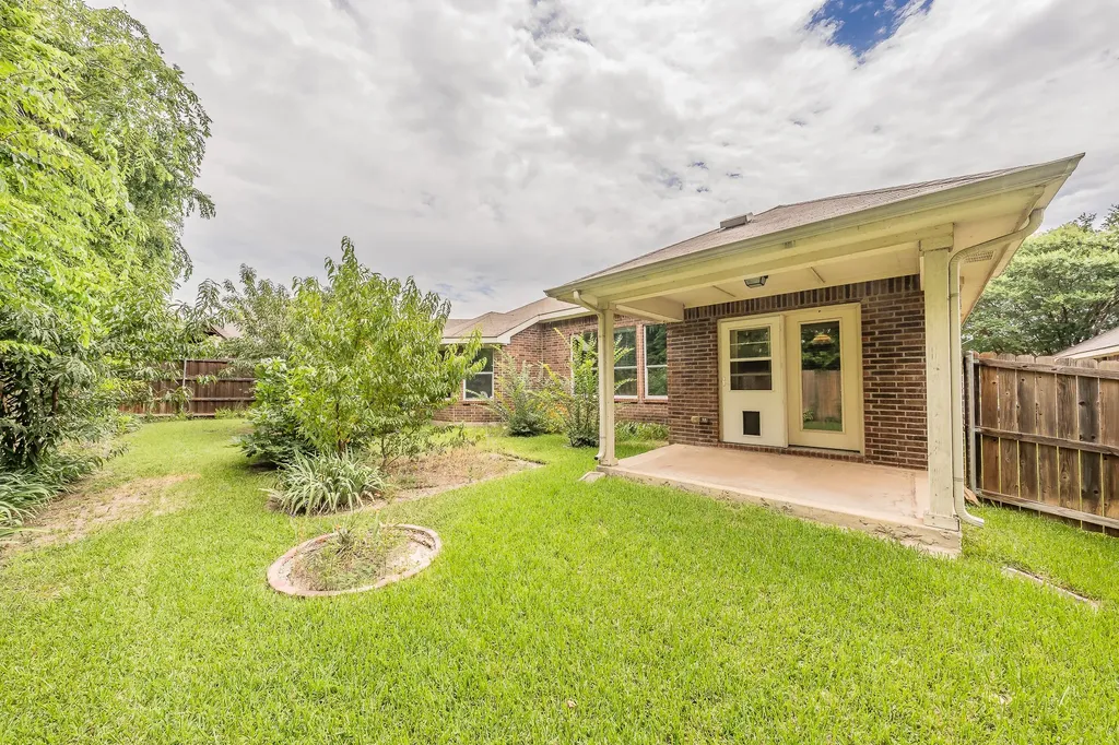 8241 Lauren Way Watauga TX 76148