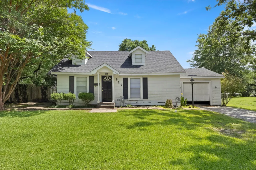 829 W 9th Street Bonham TX 75418