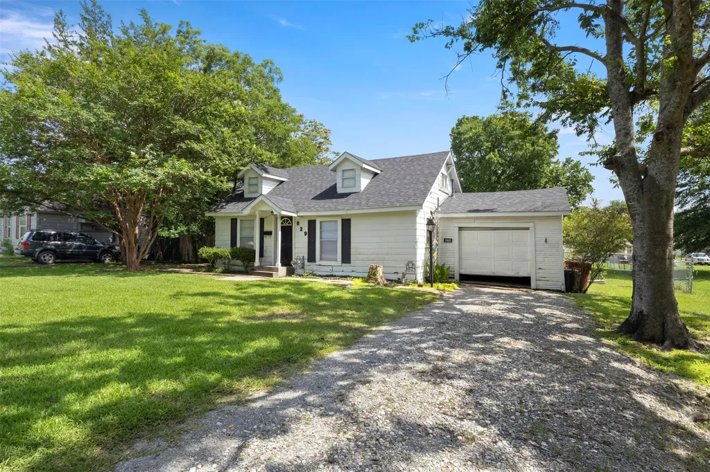 829 W 9th Street Bonham TX 75418