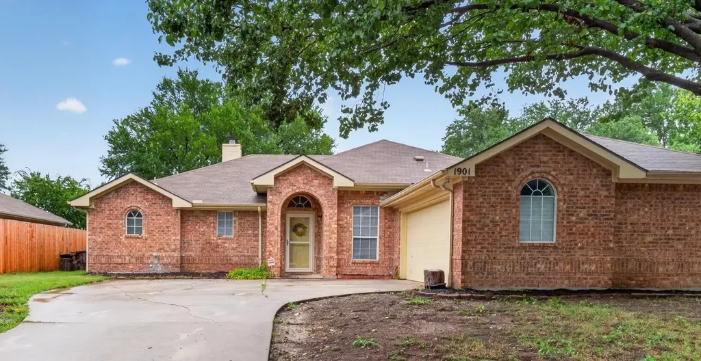 1901 Le Sage Court Denton TX 76208