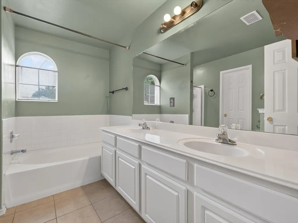 1901 Le Sage Court Denton TX 76208