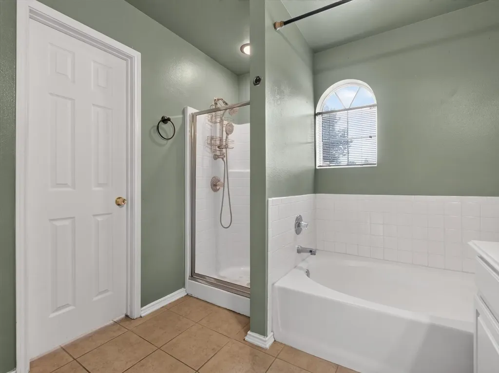 1901 Le Sage Court Denton TX 76208