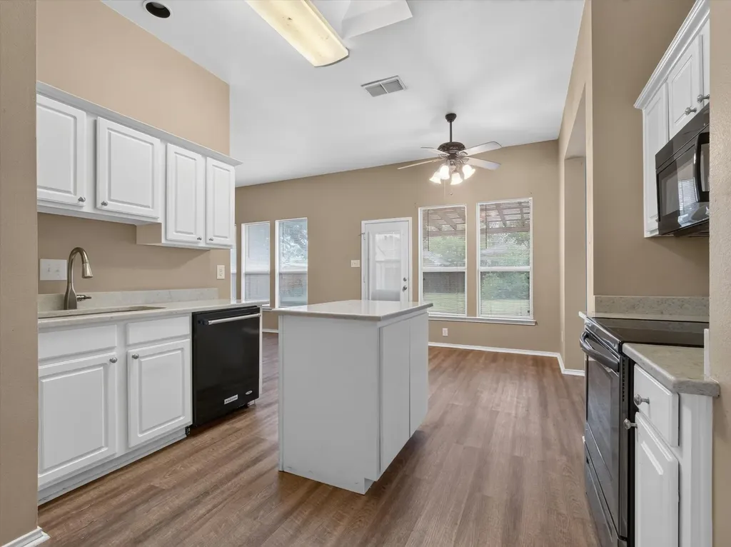 1901 Le Sage Court Denton TX 76208
