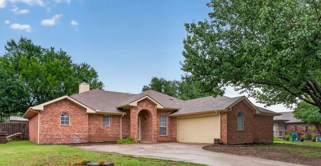 1901 Le Sage Court Denton TX 76208