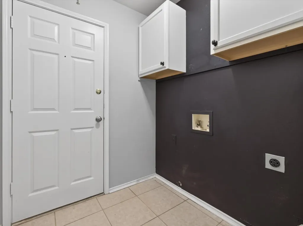 1901 Le Sage Court Denton TX 76208