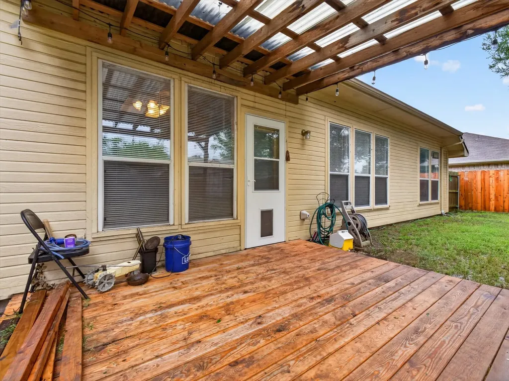 1901 Le Sage Court Denton TX 76208