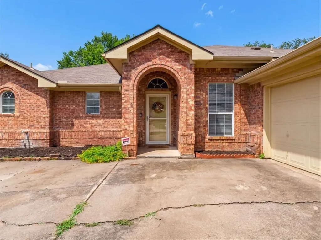 1901 Le Sage Court Denton TX 76208