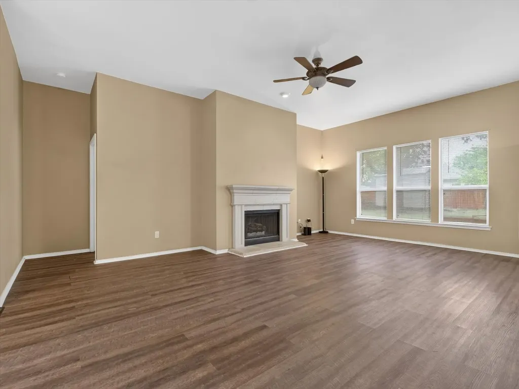 1901 Le Sage Court Denton TX 76208