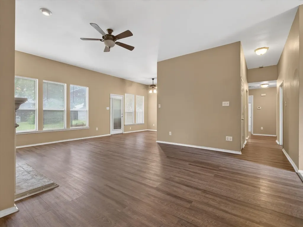 1901 Le Sage Court Denton TX 76208